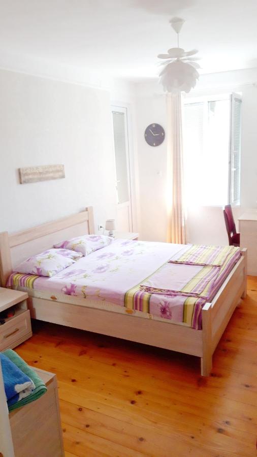 Pospolita Guest House Kutaisi Ngoại thất bức ảnh