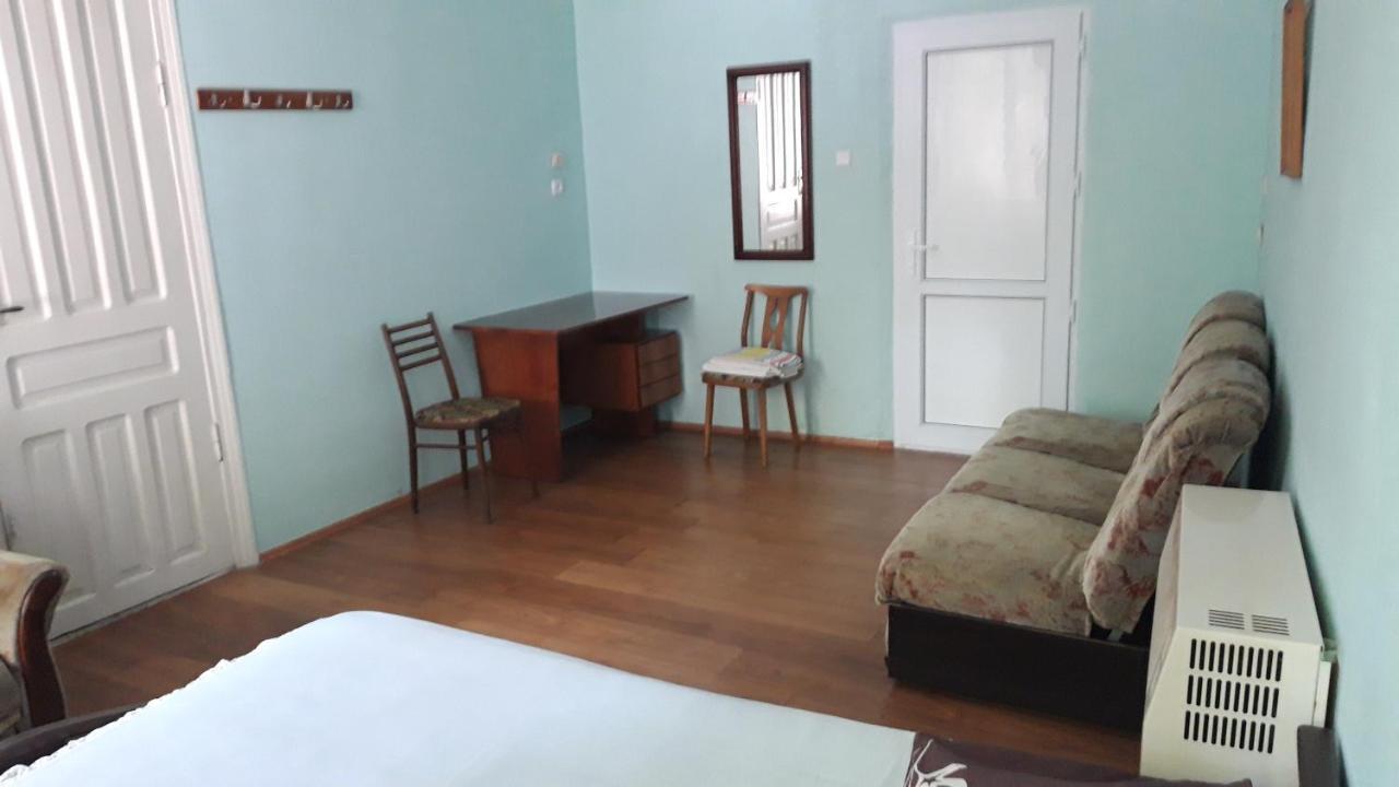 Pospolita Guest House Kutaisi Ngoại thất bức ảnh